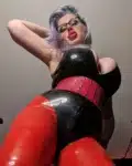 Mollige Latex Domina aus Köln jetzt live